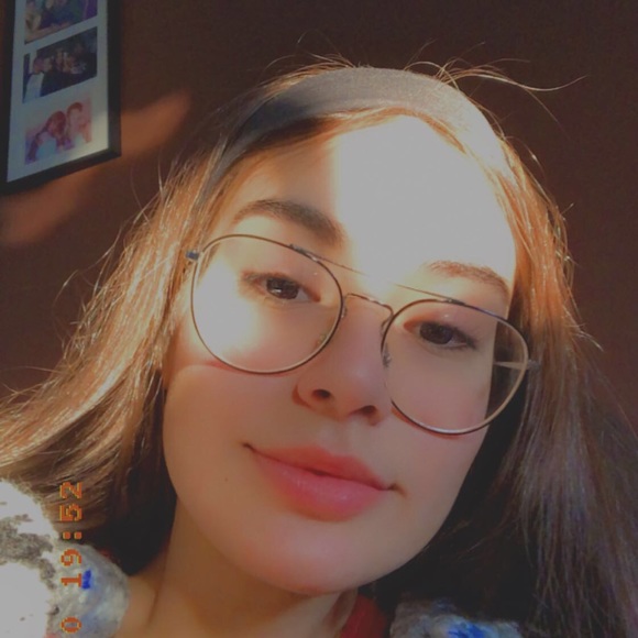 Meet your Posher, Aubrey - Picture 2 of 5